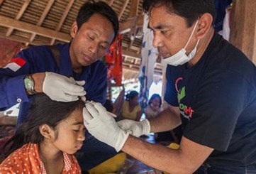 Zugang zu medizinischer Grundversorgung in den entlegensten Teilen Indonesiens