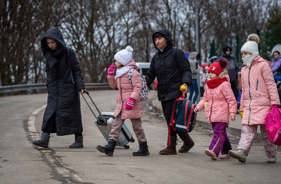 Donnez maintenant pour les enfants réfugiés de la guerre en Ukraine