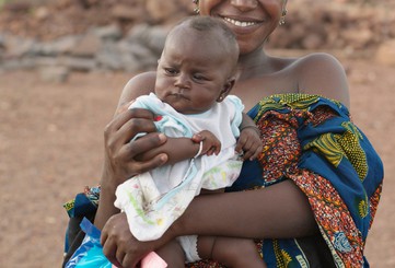 Soins proactifs pour enfants en bas âge au Mali et en Côte d'Ivoire