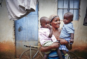 Einrichtung von Alternativen zu Waisenhäusern in Uganda